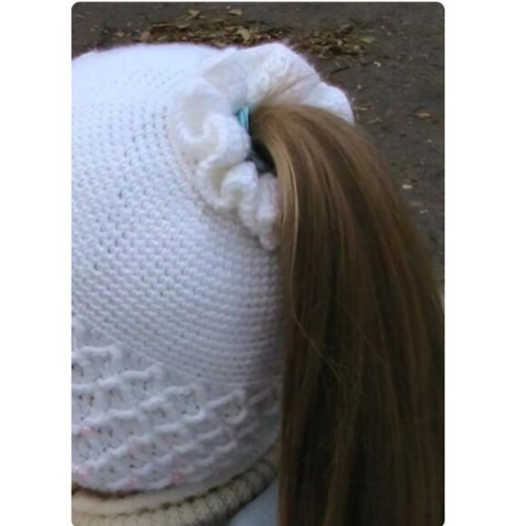 Colorful Knit Beanie with Flowers - Picture 6 of 6